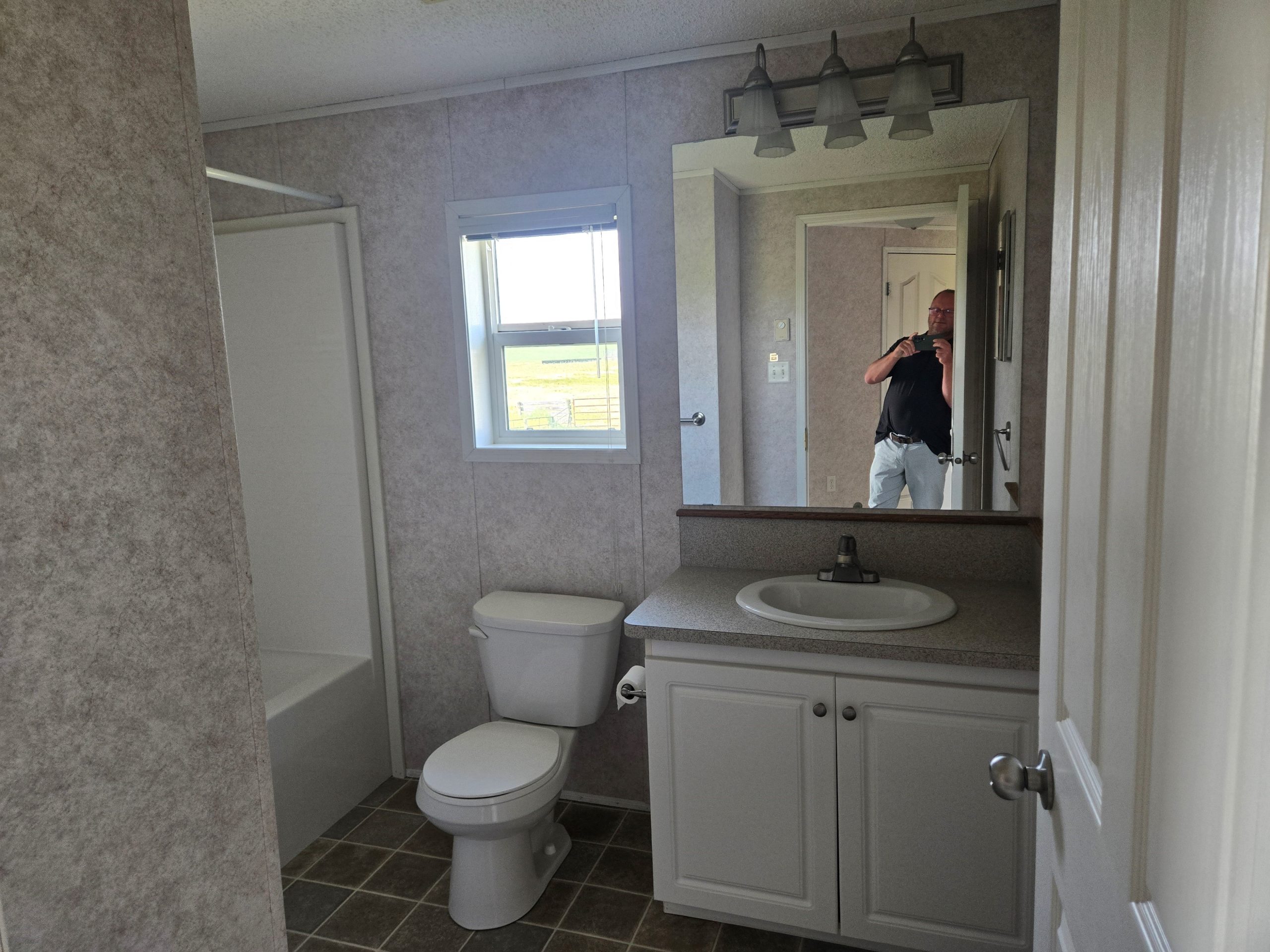USED 2008 BATHROOM
